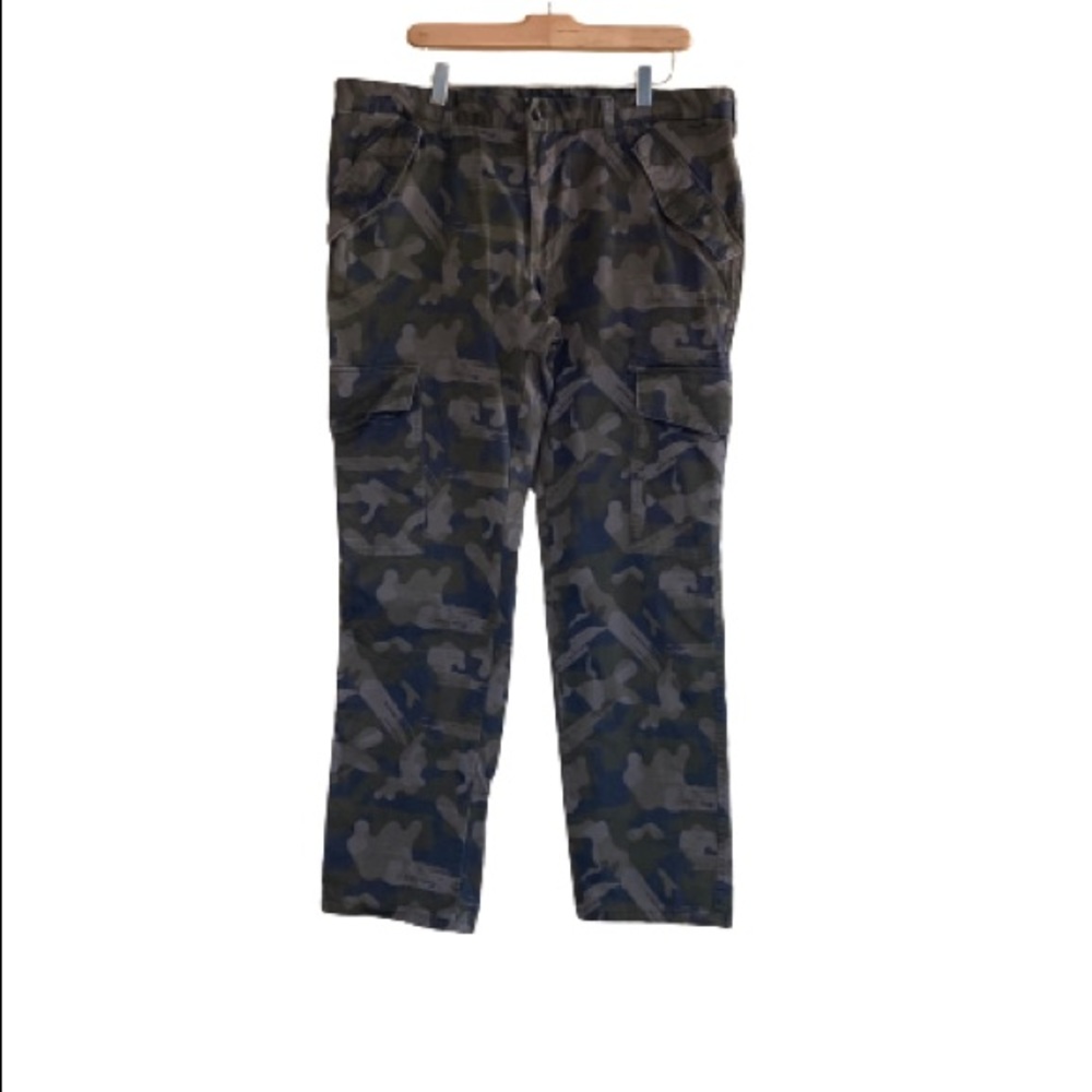 Mossimo Supply Co Green Camo Cargo Pants